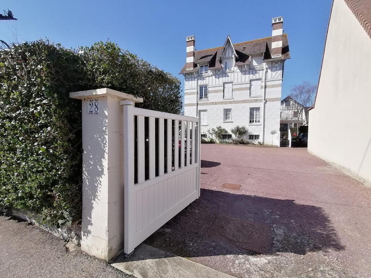 A La "Georgette" Et Son Jardin Avec Parking Apartman Villers-sur-Mer Kültér fotó